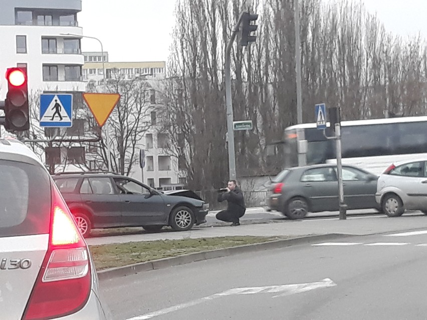 Kolizja na skrzyżowaniu przy ulicy Sczanieckiej w Szczecinie