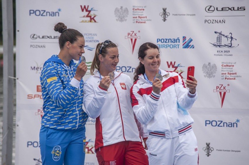 Dorota Borowska na najwyższym stopniu podium po zwycięstwie...