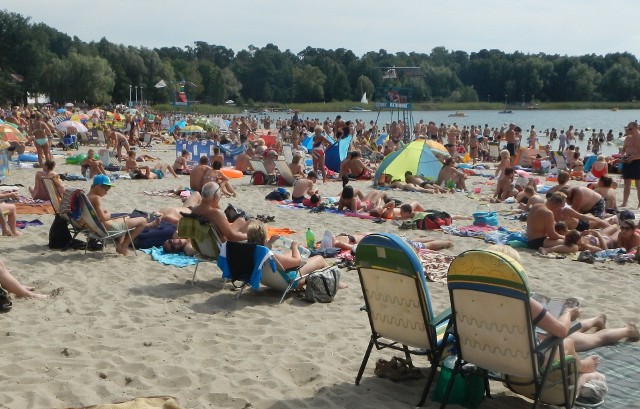 To może być pierwszy w tym roku na tyle ciepły weekend, że plaże w regionie zaludnią się. Ratowników jednak jeszcze nie będzie na posterunkach, więc ostrożność jak najbardziej wskazana