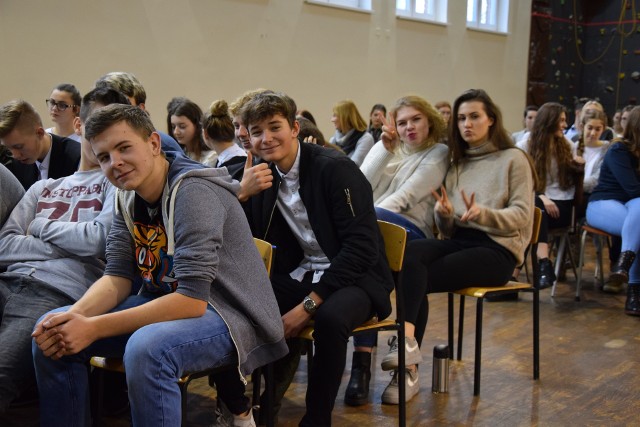 Uczniowie "Baczyniaka" podczas festiwalu jasełkowego