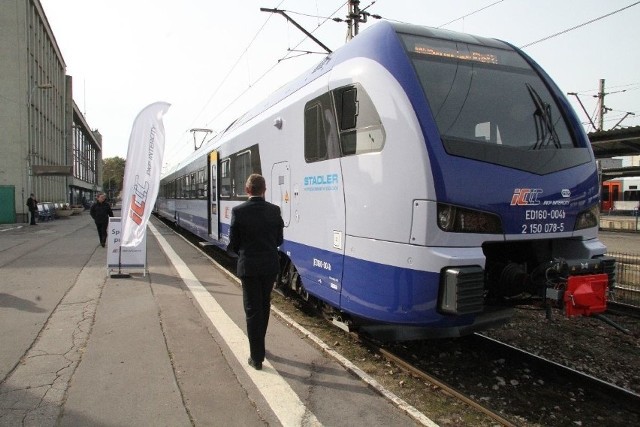 Na trasie z Lublina przez Radom do Katowic i Wrocławia będą jeździły pociągi ED 160 Flirt. Na kolejnych slajdach zobacz jak wyglądają wewnątrz te pociągi.