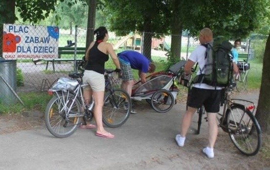 Plac zabaw nad jeziorem w Strzeszynku został wyremontowany