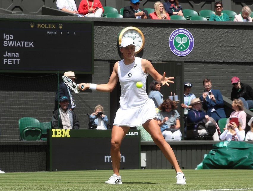 Iga Świątek zaczęła Wimbledon od meczu na korcie centralnym....