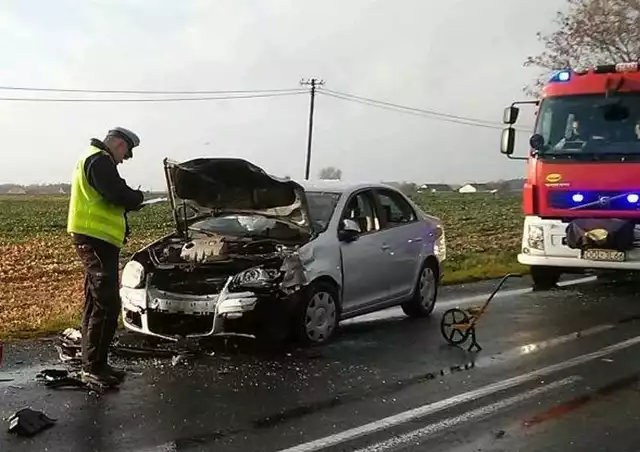 Wypadek na drodze wojewódzkiej nr 901 koło Dobrodzienia.