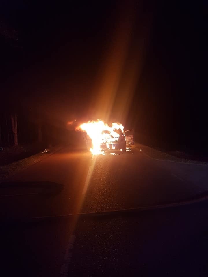 Sucholaski. Pożar samochodu. Auto zapaliło się na drodze [ZDJĘCIA]