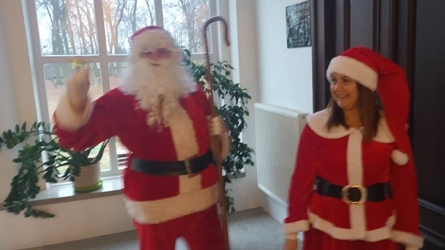Święty Mikołaj rozdawał prezenty w Pałacu Kołłątajów w Wiśniowej. Zobacz zdjęcia