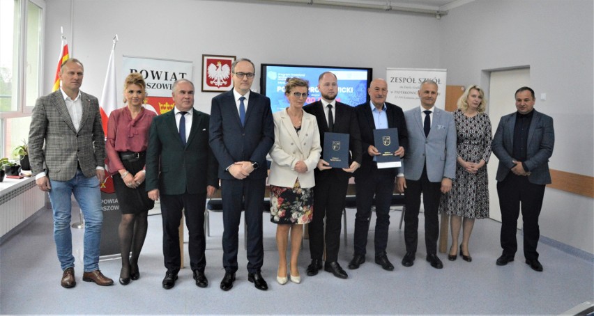 Piotrkowice Małe. Umowa podpisana, będą nowe drogi i parkingi 