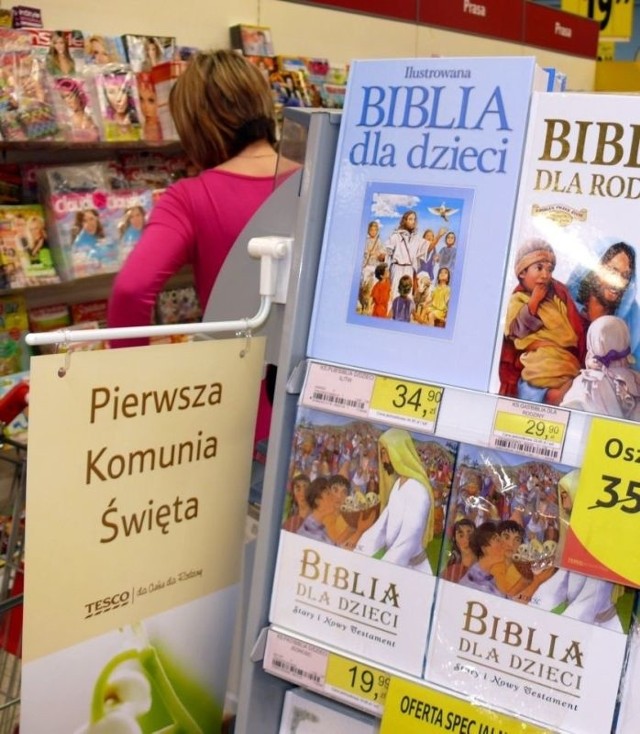 W sklepach już można kupić prezenty na I Komunię.