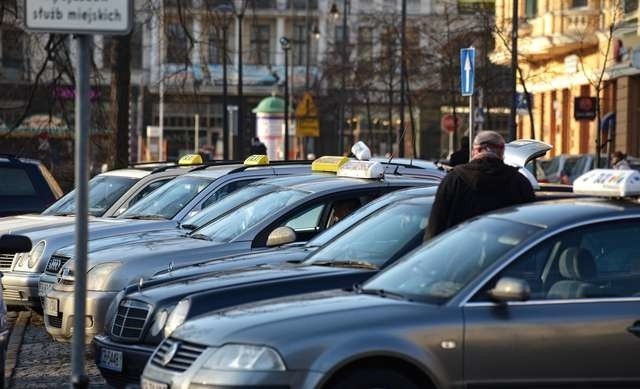 Większość bydgoskich taksówkarzy jest zadowolona z obecnych rozwiązań i nie widzi potrzeby zmian w uchwale miejskiej rady. Twierdzą jednak, że nie wszyscy jeżdżą zgodnie z przyjętymi zasadami