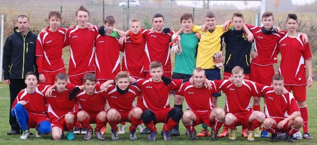 Reprezentacja Gimnazjum z Gowarczowa o awans do fazy finałowej walczyła w Ćmińsku w grupie ósmej.