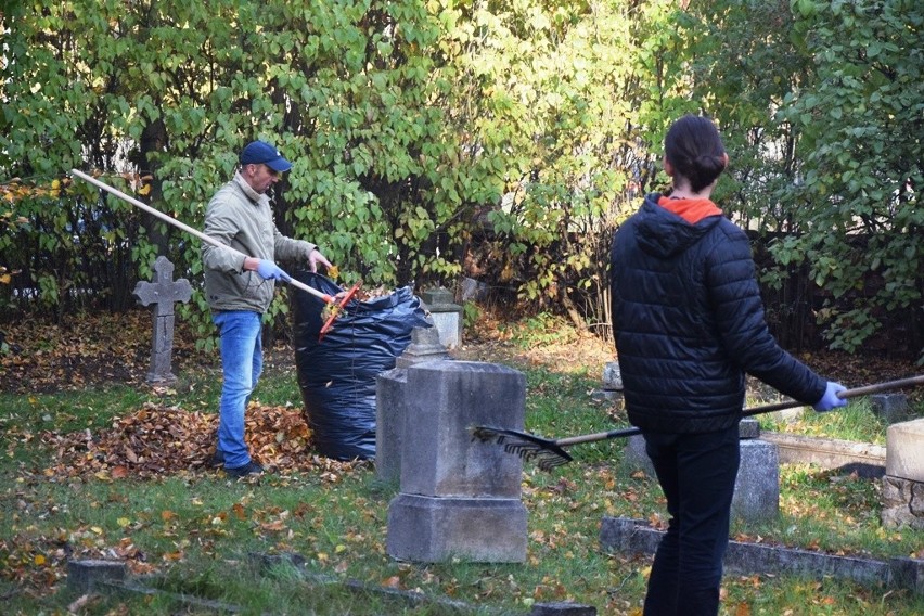Sobotnia akcja na cmentarzu przy ul. Niemodlińskiej