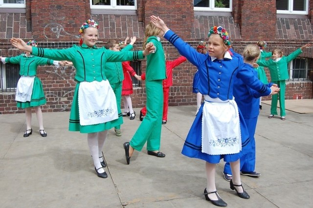 W czerwcu, w ramach VII MIędzynarodowego Przeglądu Zespołów Folklorystycznych, wystąpił już w Nakle zespół "Krajna"