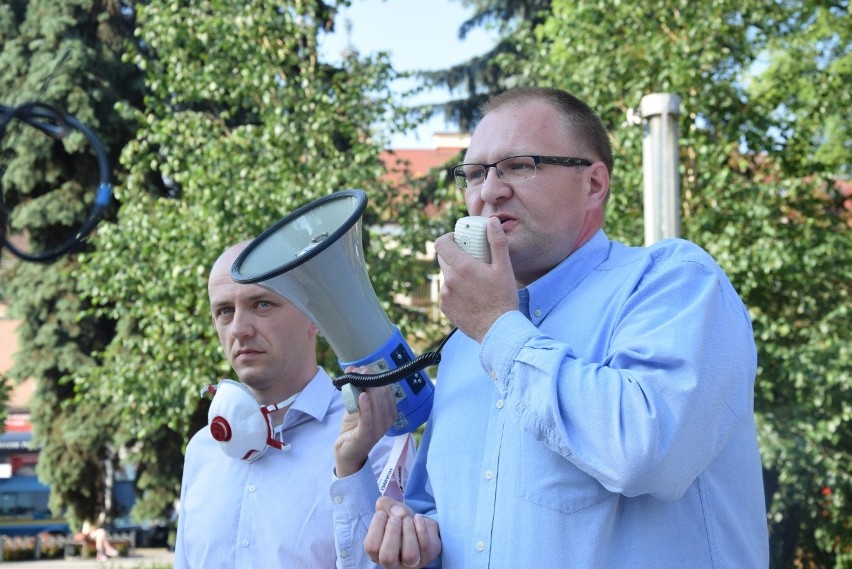 Około stu skawinian protestowało przeciw zatruwaniu...