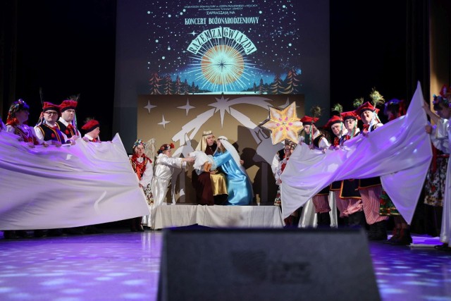 W Wojewódzkim Domu Kultury w Kielcach w ramach Kolędowania z Biskupem odbył się piękny Koncert Bożonarodzeniowy "Razem za Gwiazdą"