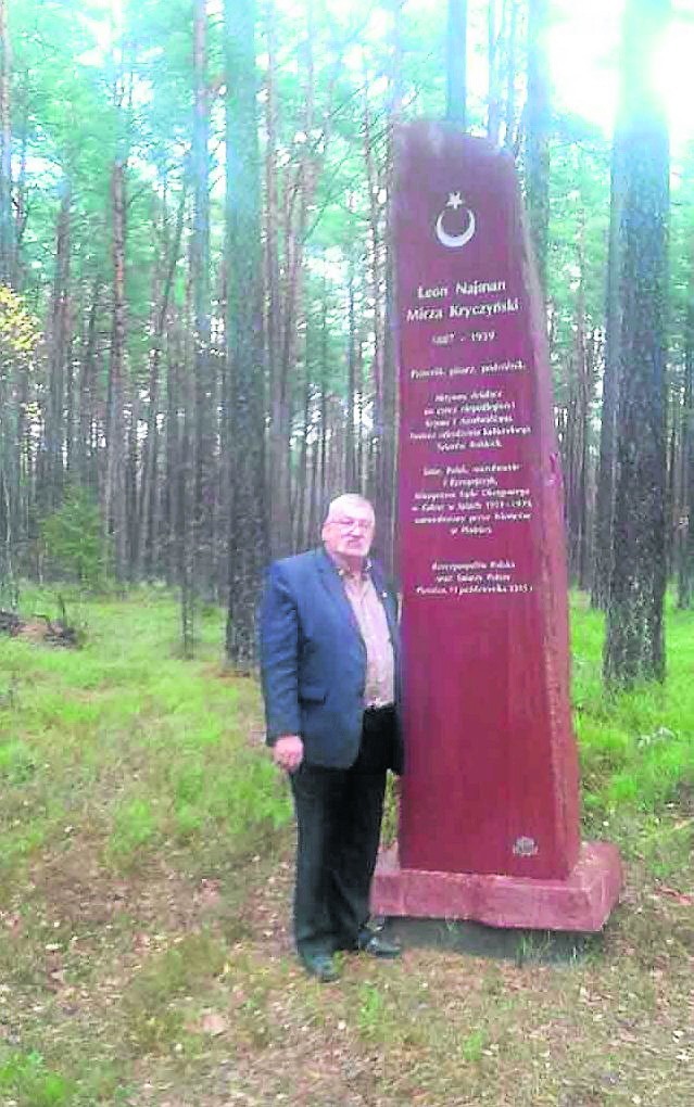 Jerzy Szahuniewicz ufundował obelisk. Twierdzi, że brak zezwoleń na jego postawienie wynika z błędu firmy budowlanej