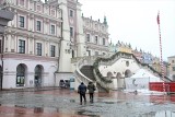 Zamość mokry, zapłakany. Coś złego dzieje się z ciśnieniem atmosferycznym. Łyżwiarzy jednak nie brakuje