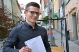 Student prawa z Radlina w wolnym czasie napisał bajkę dla siostry. Teraz chce ją wydać