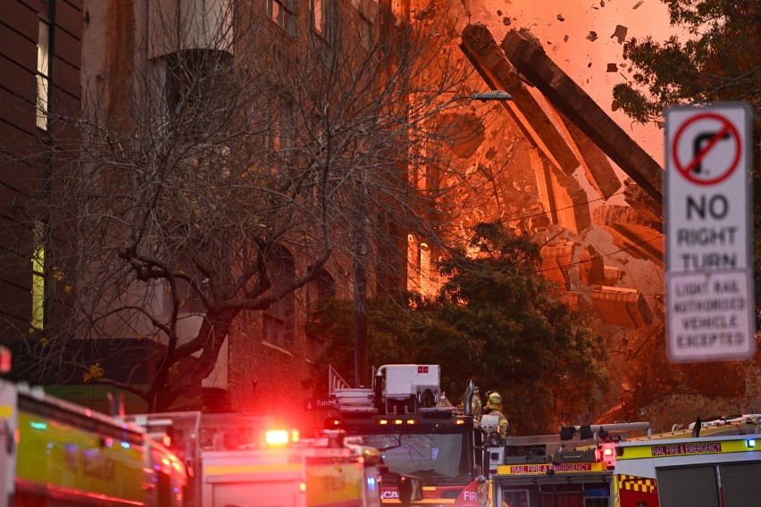 Pożar w centrum Sydney w Australii. Płonie zabytkowa fabryka