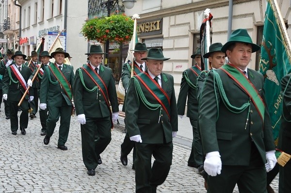 Sądecki rynek opanowali myśliwi z całej Polski [WIDEO]