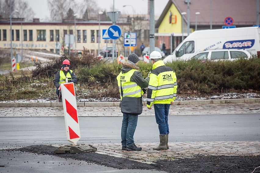 Prace na budowie ringu idą zgodnie z planem...