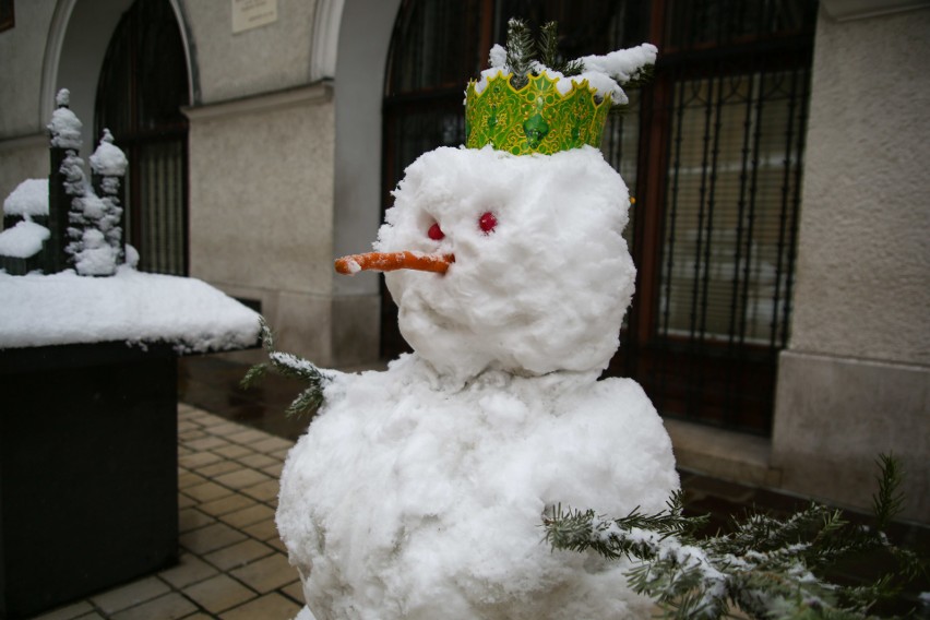 Kraków dawno nie był tak biały. A śnieg pada i będzie padać dalej [ZDJĘCIA]