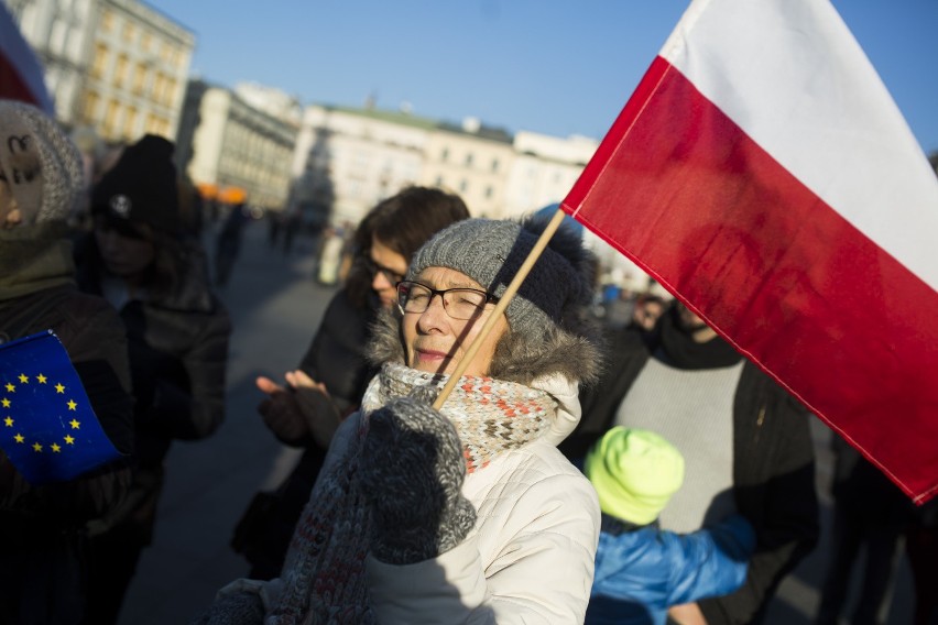 Burzliwe posiedzenie Sejmu. Pikiety również na ulicach Krakowa [ZDJĘCIA, WIDEO]