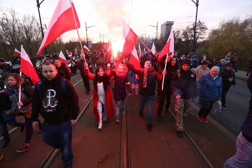 Marsz Niepodległości 2019 ZDJĘCIA Warszawa: Transmisja na żywo. Kontrmanifestacje, trasa marszu, utrudnienia