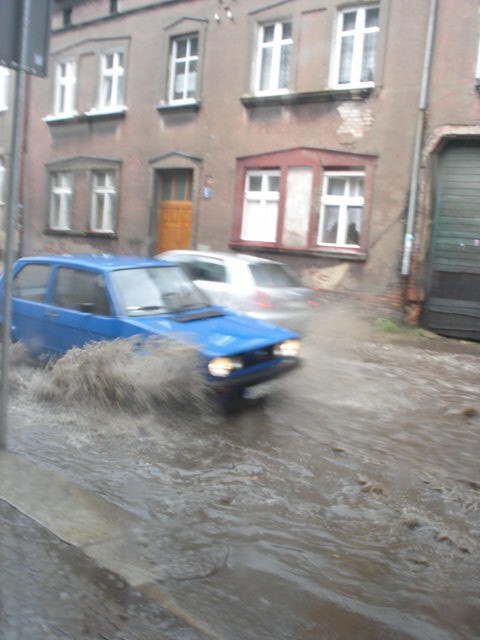 Zdjecia zalanych ulic Slupska przeslane przez naszego...