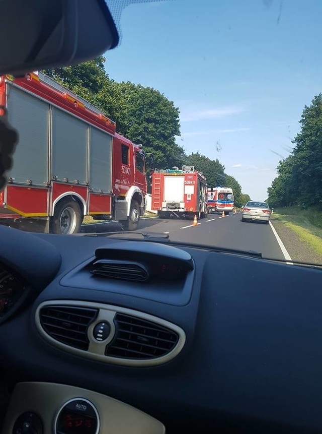 Na miejscu działali policjanci, strażacy i pogotowie ratunkowe.