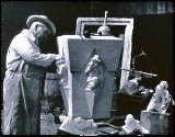 Powrót strzelca. Kiedyś dzieło rzeźbiarza, a dziś drukarki 3D. Przy Ratuszu w Malborku wyremontują blisko 100-letnią fontannę