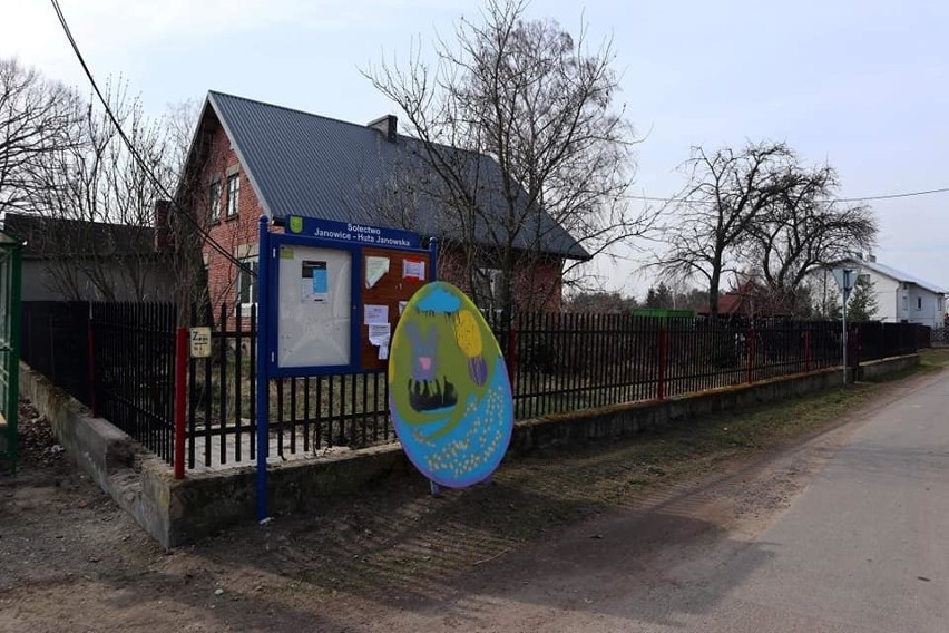 Ogromne pisanki od dzieci i Kruka stanęły na terenie gminy Pabianice. W których miejscowościach możemy je zobaczyć? ZDJĘCIA