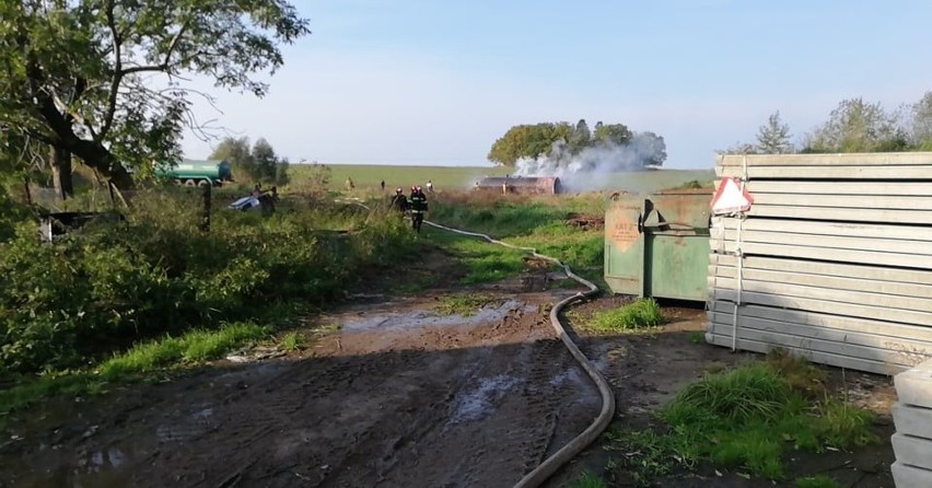 Dzisiaj (20.10.2021 r.) w Płaszewie (gm. Kobylnica) zapaliły...