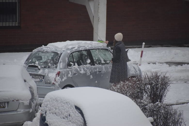 Zawieje śnieżne w woj. podlaskim. Synoptycy ostrzegają przed trudnymi warunkami na drogach