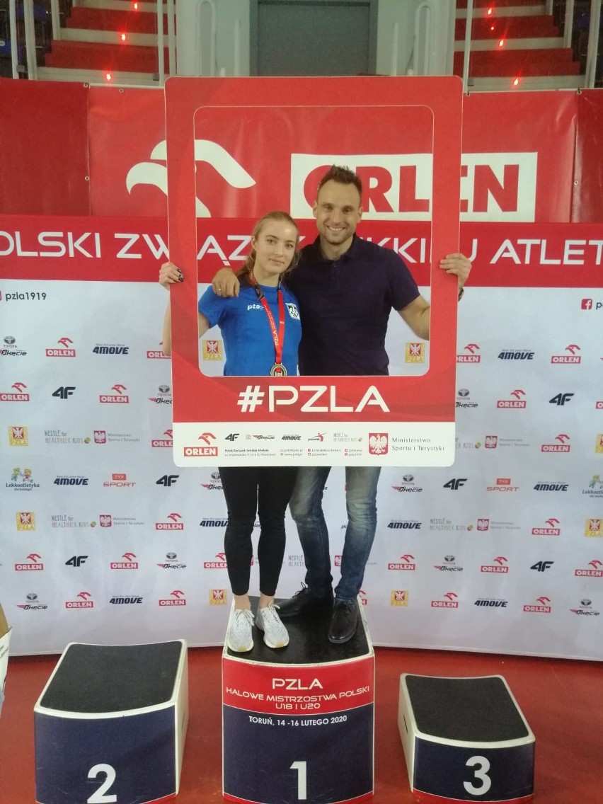 Weronika Nagięć i trener Maciej Giza