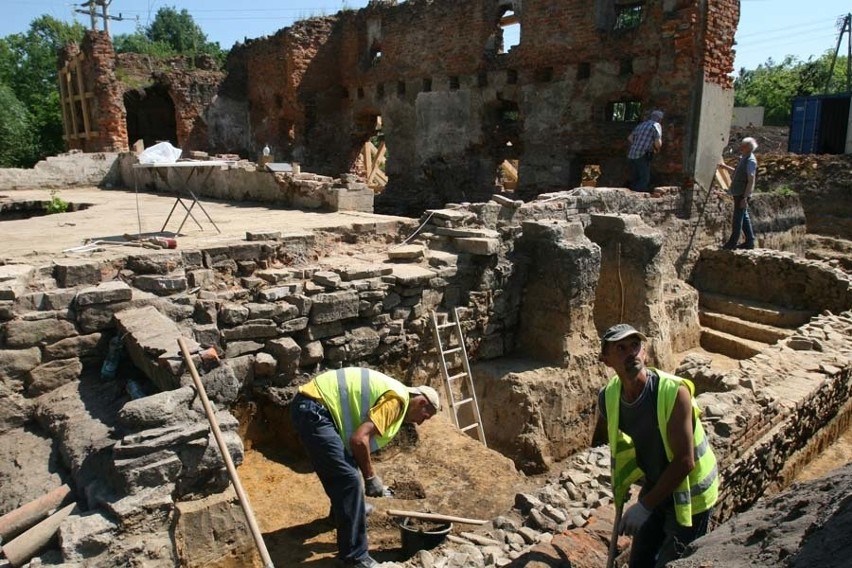 Sensacja w Czechowicach-Dziedzicach! Odkryli ruiny zamku Wilczków z XVI wieku [ZDJĘCIA]