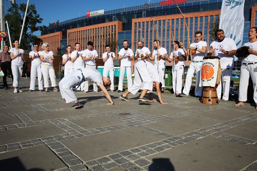 Salsa, capoeira, warsztaty śmiechu, czy joga bezpłatnie w tym tygdoniu na bulwarach w Szczecinie 