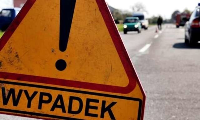 Na skrzyżowaniu ul. Reja i Broniewskiego w Toruniu zderzyły się dwa samochody. 36-letnia kobieta kierująca jednym z pojazdów została zabrana do szpitala.