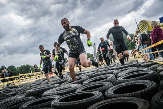 Przeszkody rodem z filmów dla prawdziwych twardzieli staną w ten weekend (19 i 20 października) na Stadionie Wrocław. Czyżby wreszcie na tym obiekcie zaczynało się coś dziać? Runmageddon ma przyciągnąć... uczestników, a towarzyszyć im będą kibice. Zobaczcie, co nas czeka w najbliższy weekend.