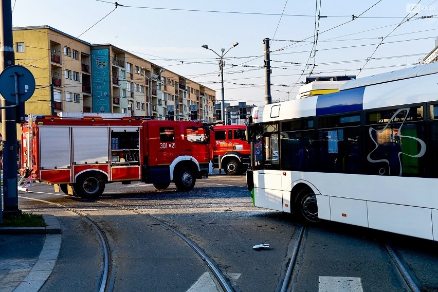 Wypadek na Bramie Portowej w Szczecinie: zderzenie tramwaju...