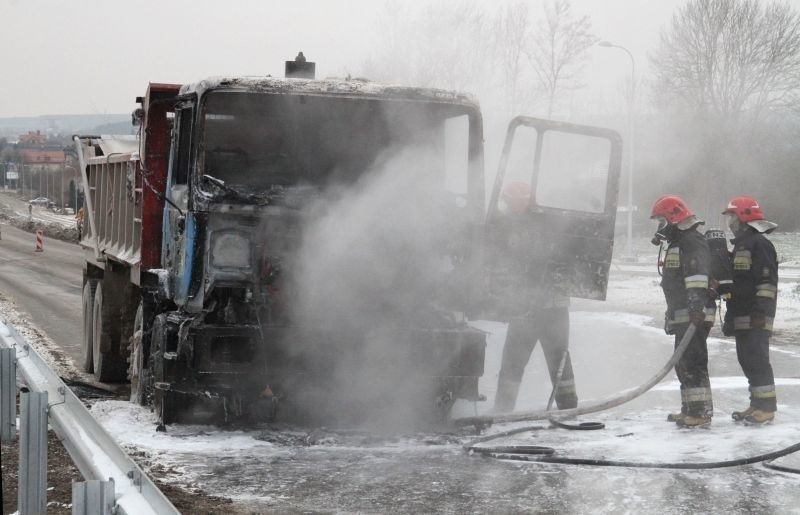 Pożar ciężarówki na Ściegiennego w Kielcach