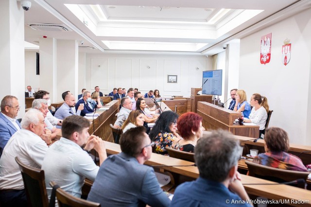 W poniedziałek Rada Miejska po raz kolejny nie udzieliła prezydentowi Radosławowi Witkowskiemu wotum zaufania i absolutorium z wykonania budżetu Radomia za 2020 rok.