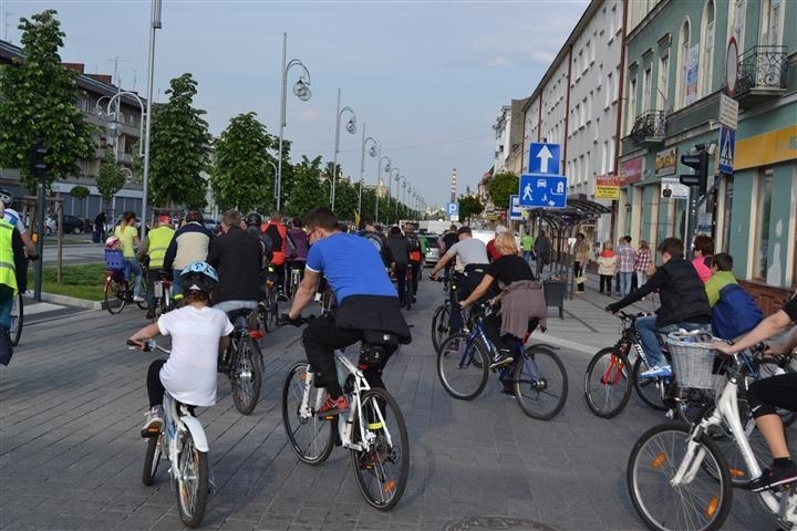 Masa Krytyczna w Częstochowie. Cykliści opanowali Aleje Najświętszej Maryi Panny [ZDJĘCIA]