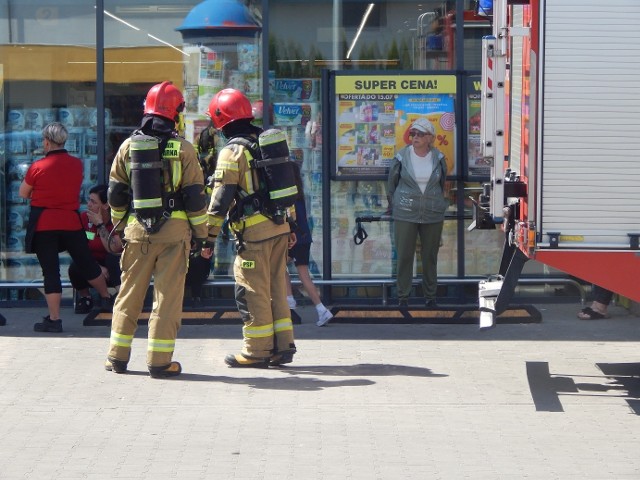 Ewakuacja klientów i personelu Biedronki w Ustce