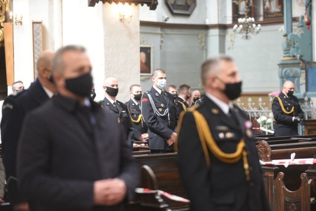 4 maja, dzień świętego Floriana, a zarazem również Międzynarodowy Dzień Strażaka. Z powodu pandemii - znacznie skromniejszy niż zazwyczaj. W Toruniu głównym punktem obchodów była msza w kościele świętych Janów. Uroczyste apele z awansami i gratulacjami dla zasłużonych, odbędą się w przyszłości, gdy sytuacja na nie pozwoli. Uroczystości wojewódzkie są planowane na 21 maja w Świeciu - tamtejsi strażacy od kilku miesięcy cieszą się nową siedzibą.