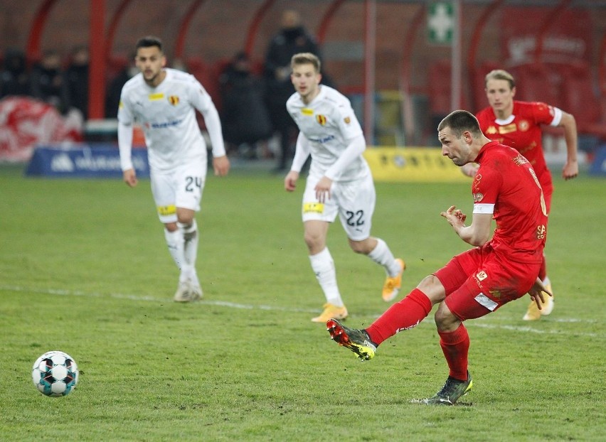 Korona-Widzew. Cenny przystanek łódzkich piłkarzy w drodze na zgrupowanie w Woli Chorzelowskiej