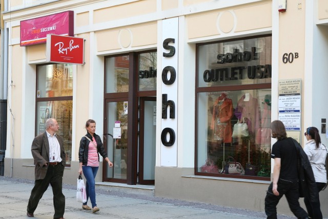 Nowy outlet z ubraniami i dodatkami dla pań otwarty został przy ulicy Sienkiewicza w Kielcach.