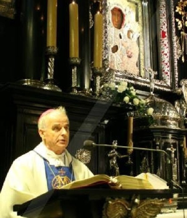 Mszę Świętą przed Cudownym Obrazem Matki Boskiej odprawił ksiądz biskup Marian Florczyk. 