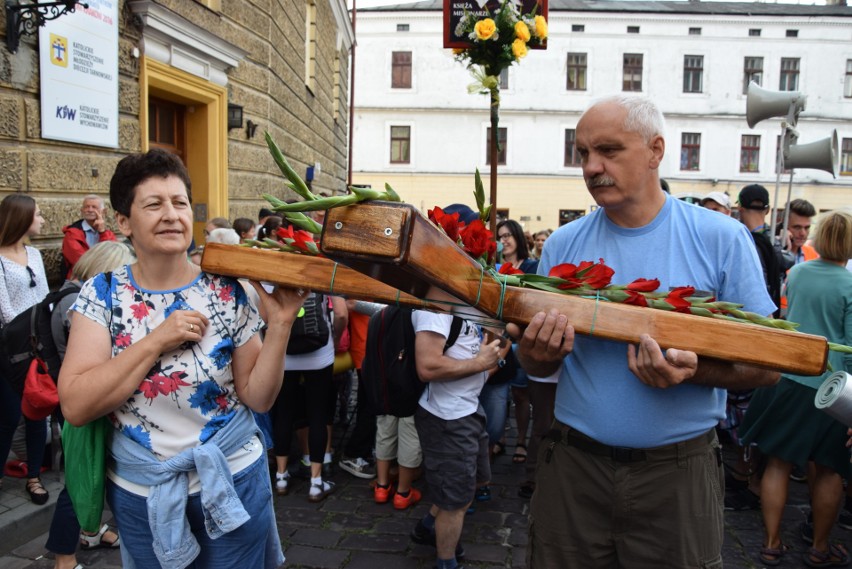 Piesza pielgrzymka po raz 35. wyruszyła na Jasną Górę.