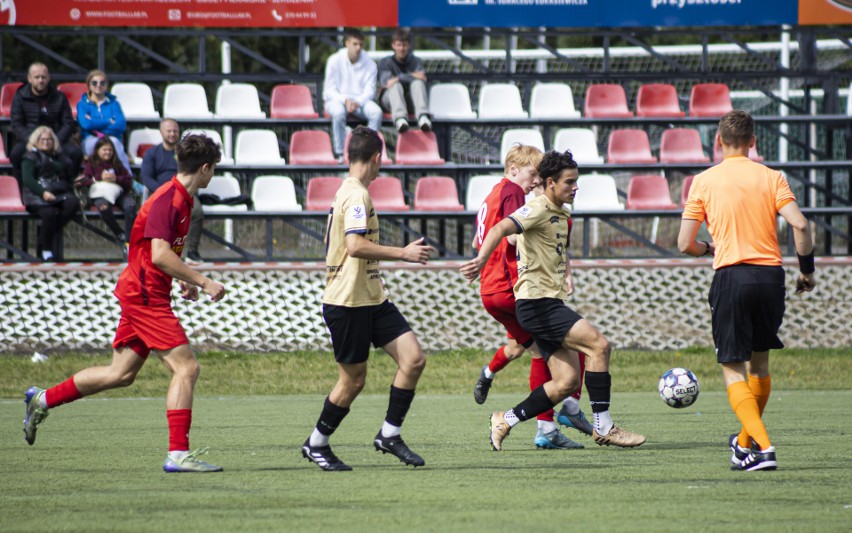Piłkarze SMS-u Resovia pokonali zespół Escola Varsovia 4:1