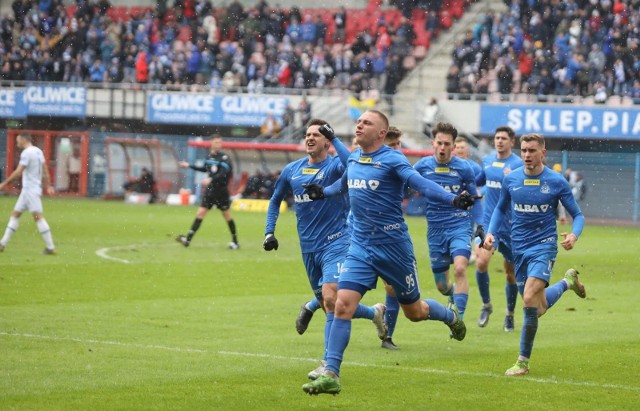 Ruch Chorzów wygrał ze Stalą Rzeszów  Zobacz kolejne zdjęcia. Przesuwaj zdjęcia w prawo - naciśnij strzałkę lub przycisk NASTĘPNE